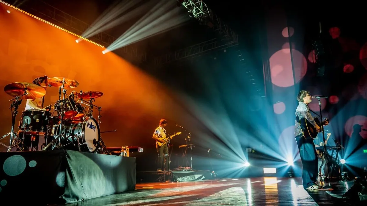 Valley - Band performing on tour